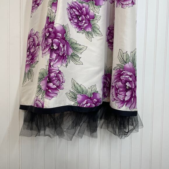 NWOT Signature by Robbie Bee Silk Cream & Purple Floral Lace Hem Dress Size 10 - Picture 3 of 6
